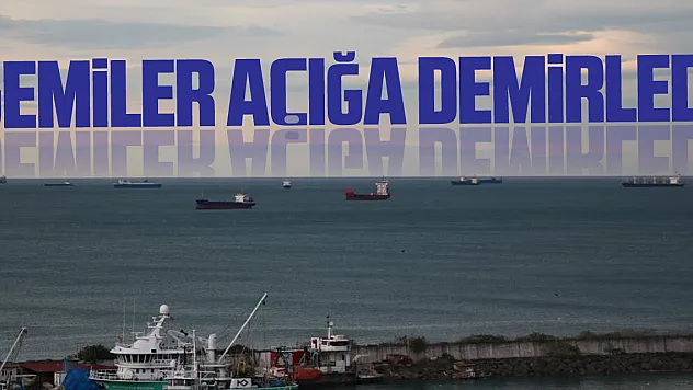 Gemiler açığa demirledi