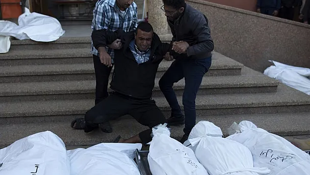 İsrail Gazze Şeridi'ni vurmaya devam ediyor