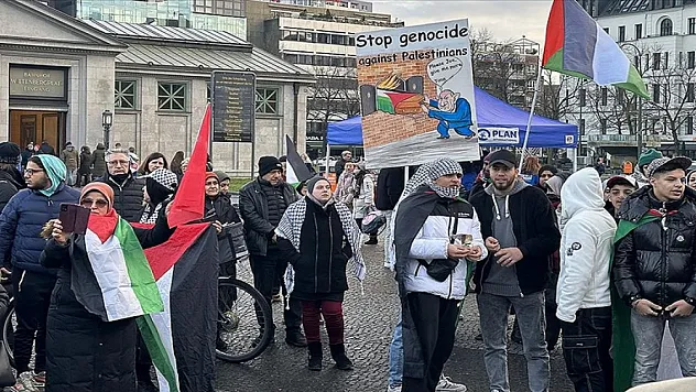 Berlin'de Filistinlilerle dayanışma gösterisi yapıldı
