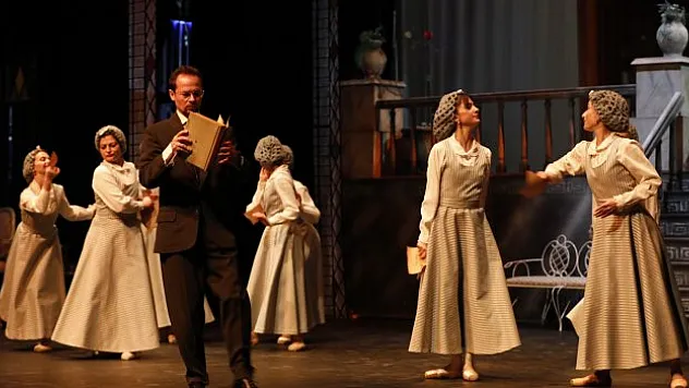 'Çalıkuşu' tekrar sahneleyecek