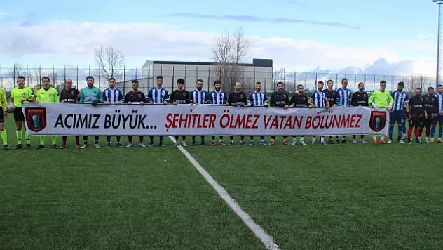 Futbolcular şehitleri unutmadı