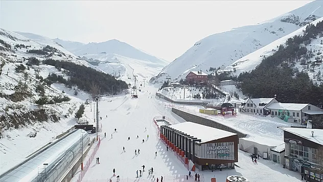 Kayak merkezlerinde kar kalınlığı 143 santimetre