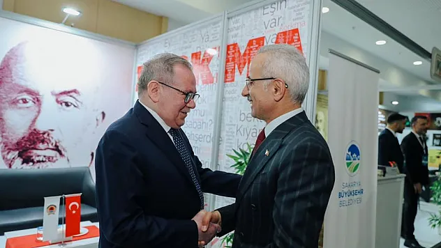 Bakan Uraloğlu, Samsun standını ziyaret etti