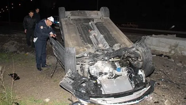 Tır'a Çarpan Otomobil Takla Attı