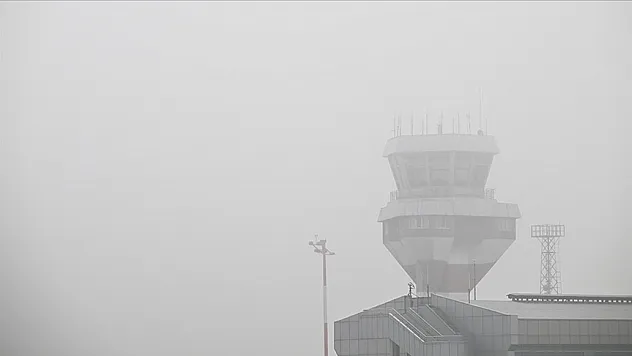 Uçak seferlerine sis engeli