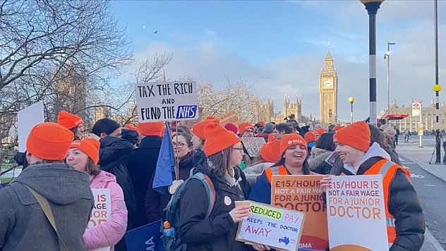 Pratisyen hekimler yeni yıla grevle başladı