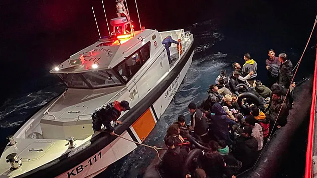 Ayvacık'ta 68 göçmen yakalandı