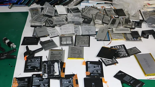 Telefonu şarja takıp uyumayın!