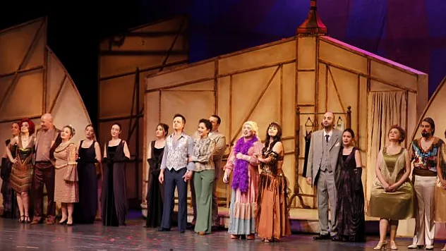 'Hisseli Harikalar Kumpanyası' Sahnede