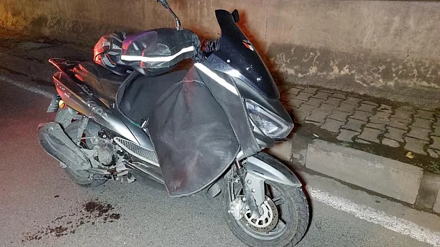 Park halindeki otomobile çarptı