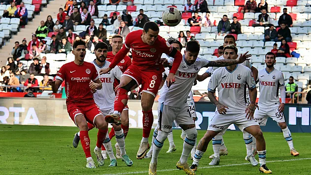 Trabzon, Antalya'da 2 puan bıraktı! Yenilmezlik serisini 6 maça çıkardı