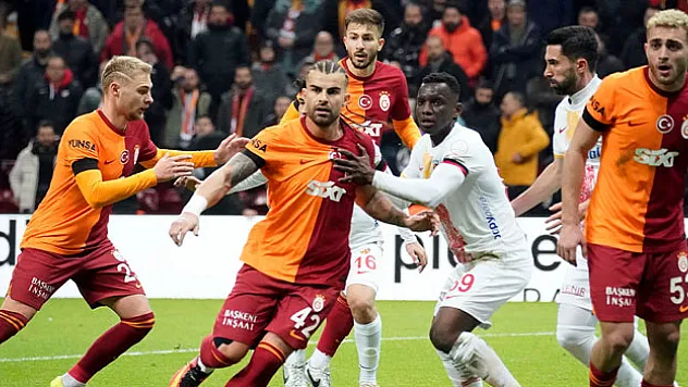 3 puan Mertens'den