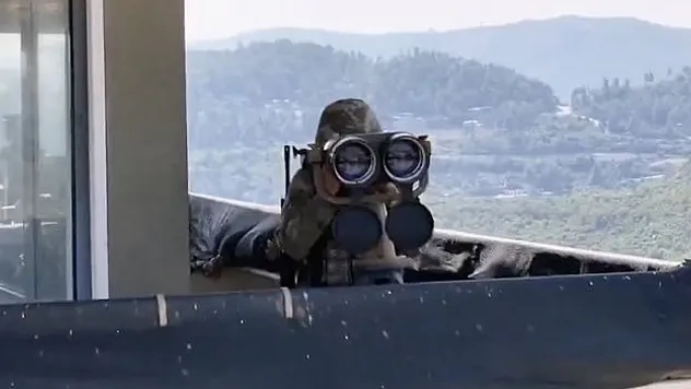 Sınırlardan yasa dışı yollarla geçmeye çalışan 5'i terör örgütü mensubu 14 kişi yakalandı