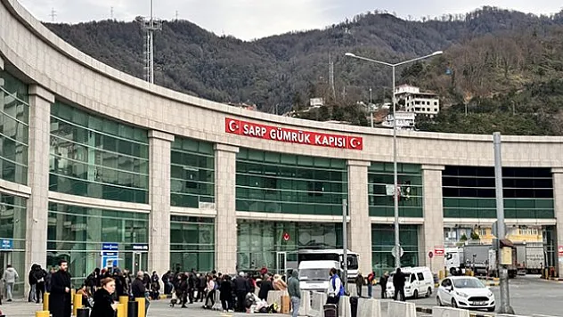 Sarp Sınır Kapısı'ndan 2023'te 6 milyonu aşkın yolcu geçişi oldu