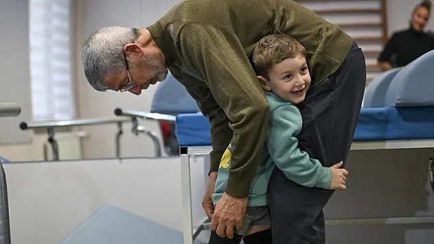 Oğlundan yadigar torunuyla yaşama tutundu