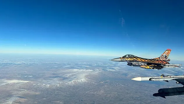 Türk savaş uçakları Kıbrıs'ın güneyinde