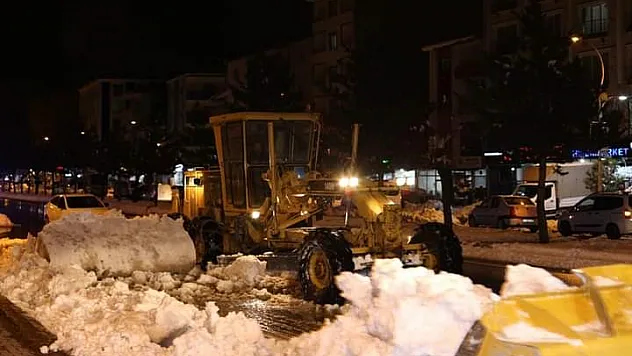 Kar temizleme çalışmaları devam ediyor