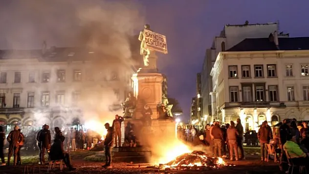 Avrupalı çiftçiler bin 200 traktörle AP binasını kuşattı