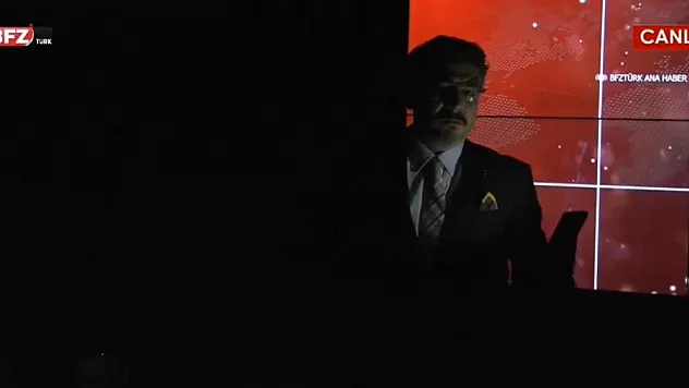 Karanlıkta Haber sundu