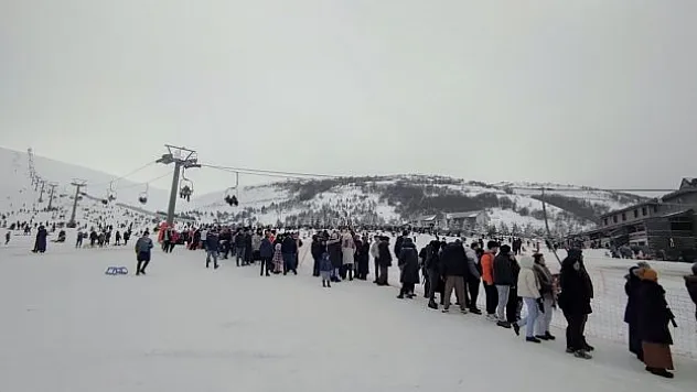 Kayakseverler Akdağ'a akın etti