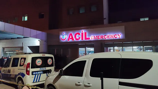 Bekçi göğsünden bıçaklandı