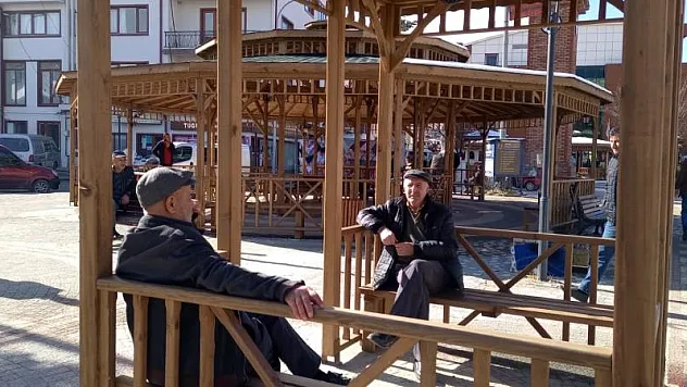 Güneşi gören parka koştu