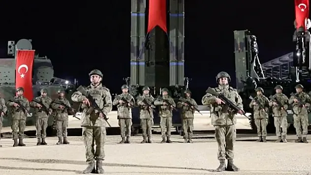 Mehmetçikler Saygı Duruşunda