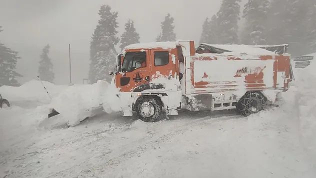 KARAYOLUNA ÇIĞ DÜŞTÜ
