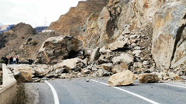 KARAYOLU ULAŞIMA KAPANDI