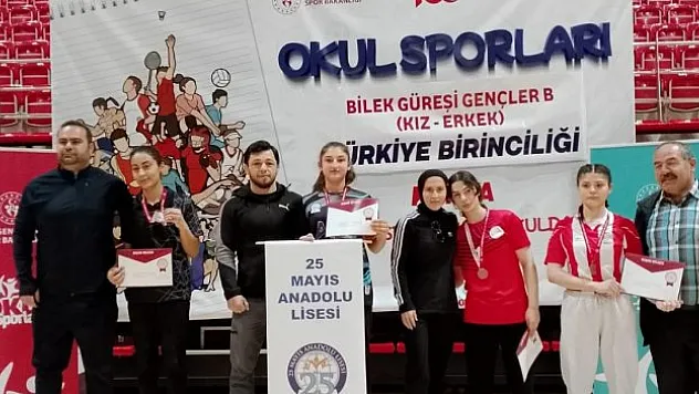 Samsunlu öğrencinin bileği güçlü