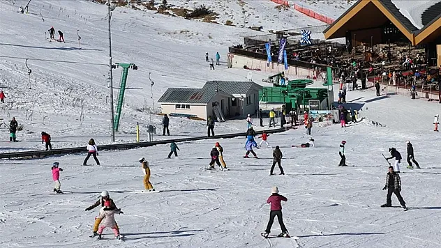 EN FAZLA KAR KALINLIĞI 177 SANTİMETREYLE KARTALKAYA'DA