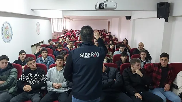 'DİJİTAL TEHLİKELERE'KARŞI BİLGİLENDİRME