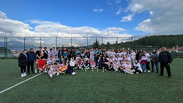 Hokey Müsabakası düzenlendi