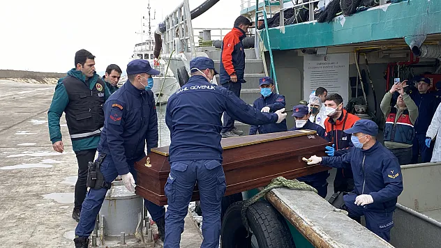 ZEHİRLENEN 3 BALIKÇININ CENAZELERİ ORDU^YA GETİRİLDİ