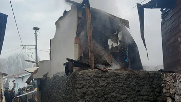 EVDE ÇIKAN YANGINDA 1 KİŞİ ÖLDÜ