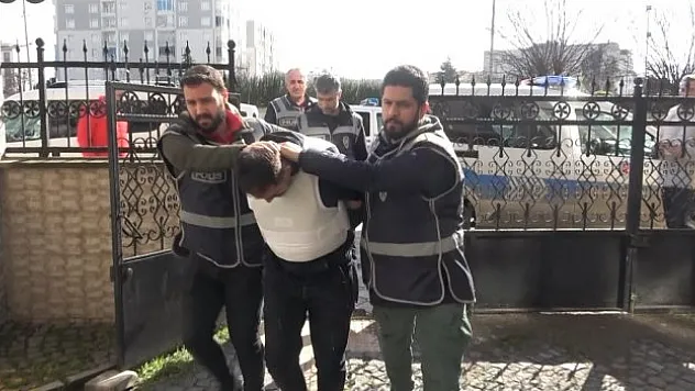 Eski eşinin arkadaşını öldüren şahıs adliyeye sevk