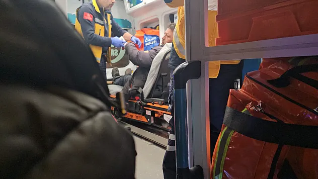 KAVGAYI AYIRMAYA ÇALIŞAN BABA BIÇAKLANDI