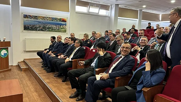 Kamu ve Özel Sektöre  yönelik 'Liderlik Eğitimi' verildi