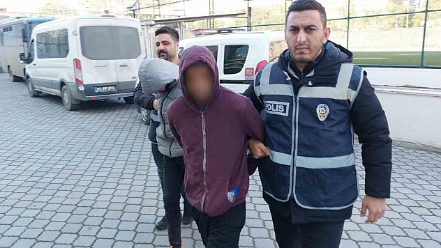 26 bin liralık teleskopik direkleri inşaattan çaldılar