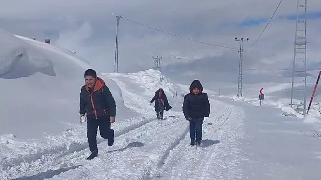 2 bin 400 rakımda vatandaşı esir aldı