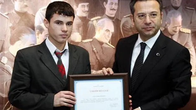 Devlet Okulunda Okudu Dünya Birincisi Oldu