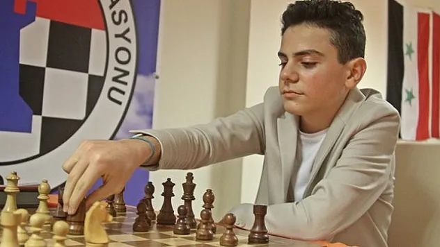 Satrançta Türkiye'nin en genç büyük ustası Ediz Gürel oldu