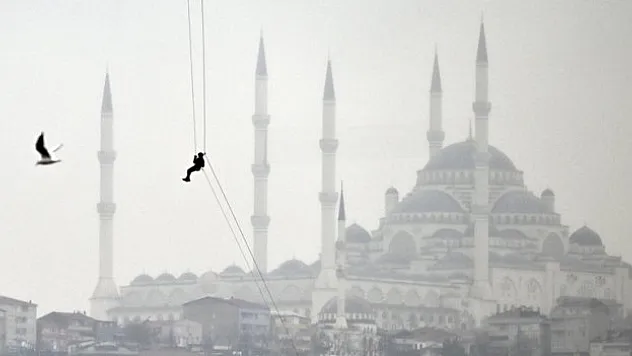 Kadın jandarmalar, 15 Temmuz Şehitler Köprüsü'nden halatlarla indi