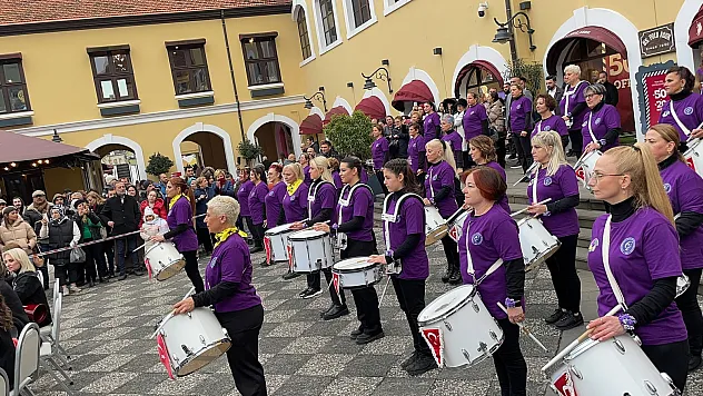Cumhuriyet Kadınları'nı yalnız bırakmadılar