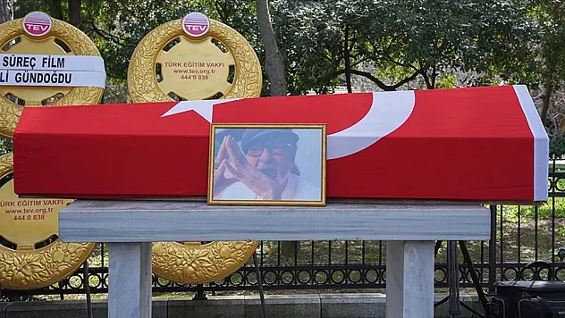 Kayhan Yıldızoğlu son yolculuğuna uğurlandı