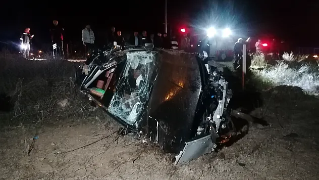 OTOMOBİL TARLAYA DEVRİLDİ