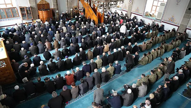 Ramazan'ın ilk cumasında  şehitler için mevlit