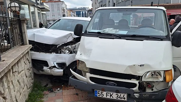 KAZADA KADIN SÜRÜCÜ YARALANDI