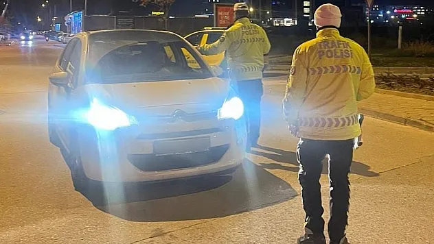 Gece saatlerinde yapılan uygulamada 213 bin 177 TL ceza kesildi