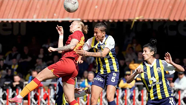 Kadın futbolunda derbinin kazananı Fenerbahçe oldu